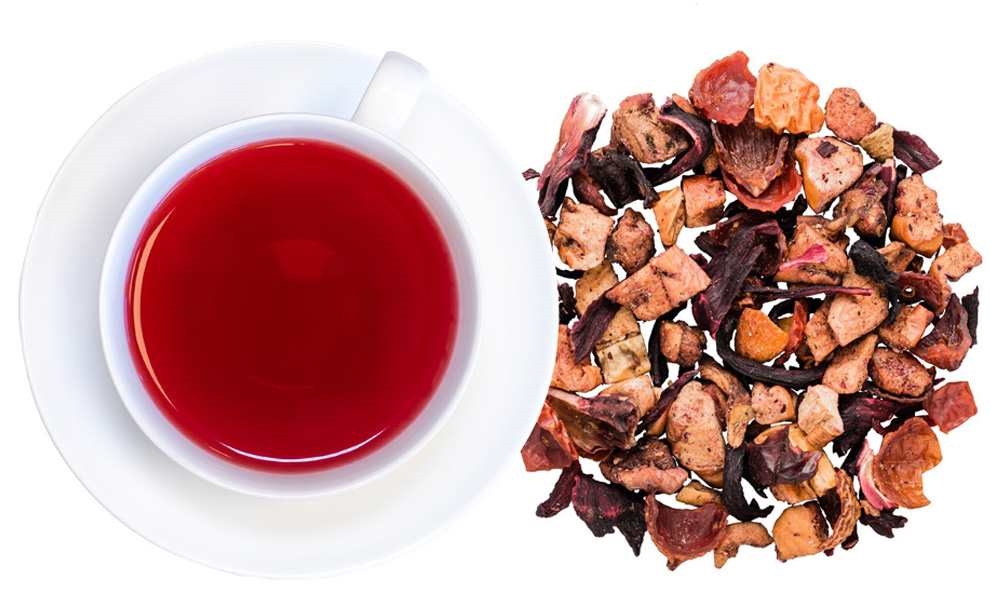 Rote Tasse Früchtetee und lose Früchteteemischung, tee, Kräutertee, Teetasse, roter Tee, Hagebuttentee