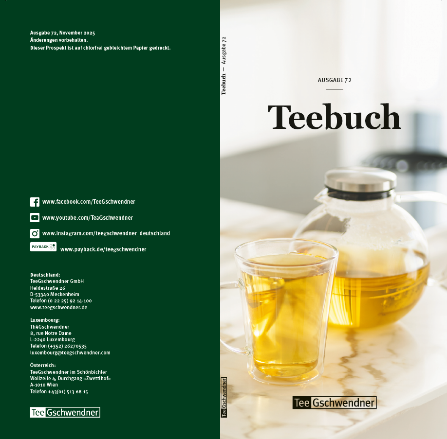 Glas Tee und Teekanne auf Marmortisch