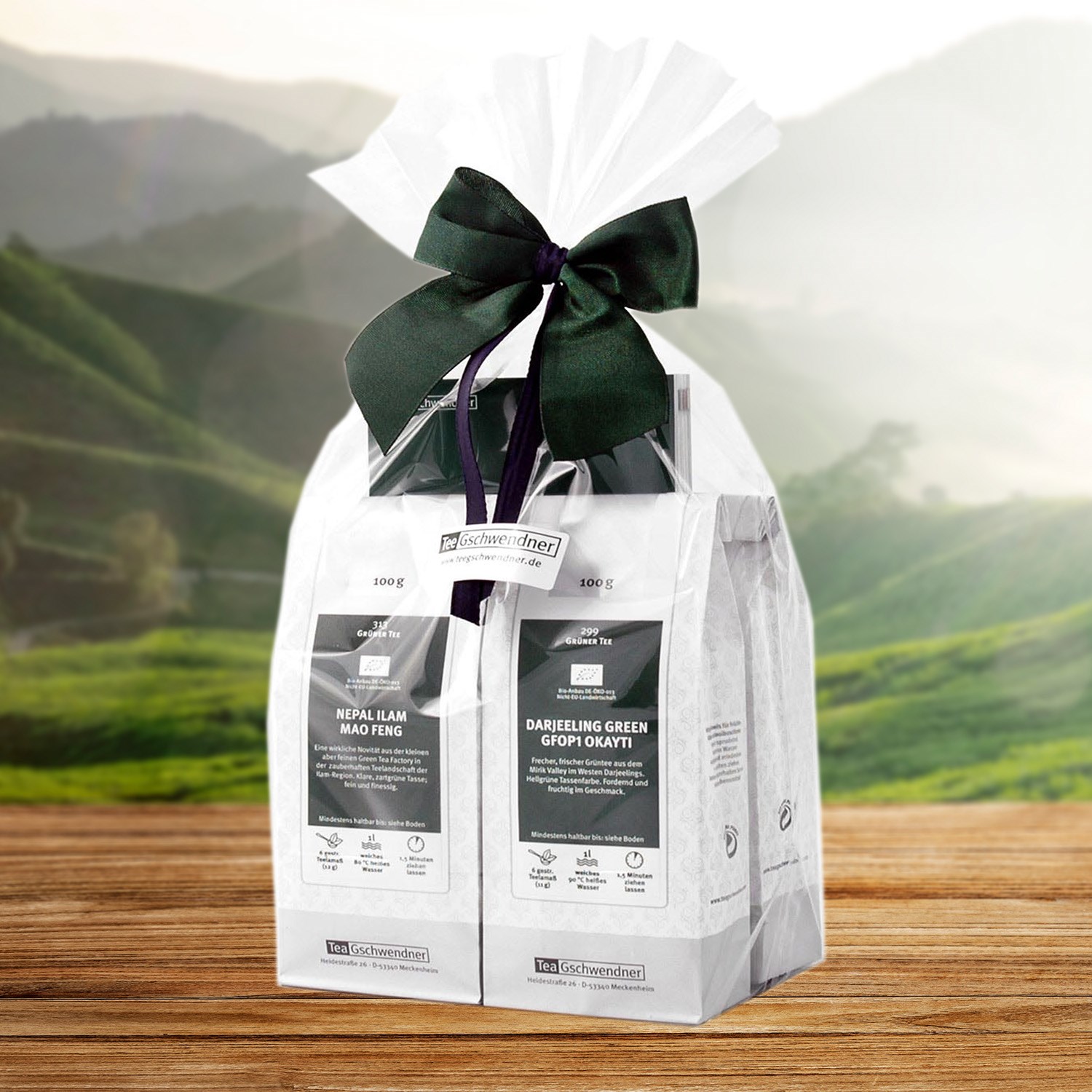 Geschenkset mit edlen Grüntees im Organzabeutel mit Schleife, Tea gift set, Schwarzes Band, weiße Geschenkverpackung, Teesortiment, verpacktes Geschenk
